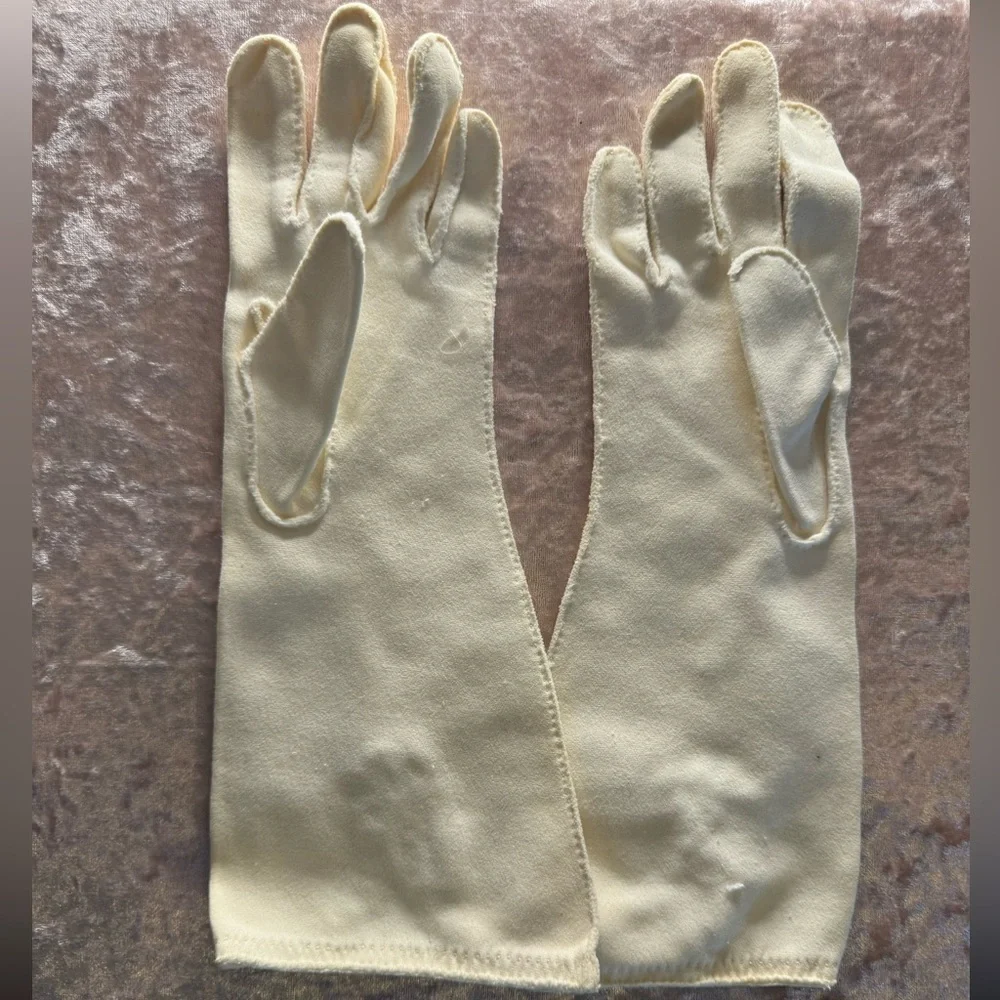 N/A vintage creamcolored